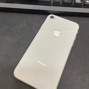 아이폰8 실버 64GB 상태좋은 중고14만팝니다.