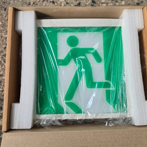 동방전자 피난구 중형 벽부형 유도등 정리