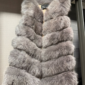 리얼폭스 퍼 조끼 (새상품)