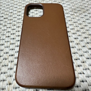 아이폰12프로 가죽 정품 맥세이프 케이스 팝니다