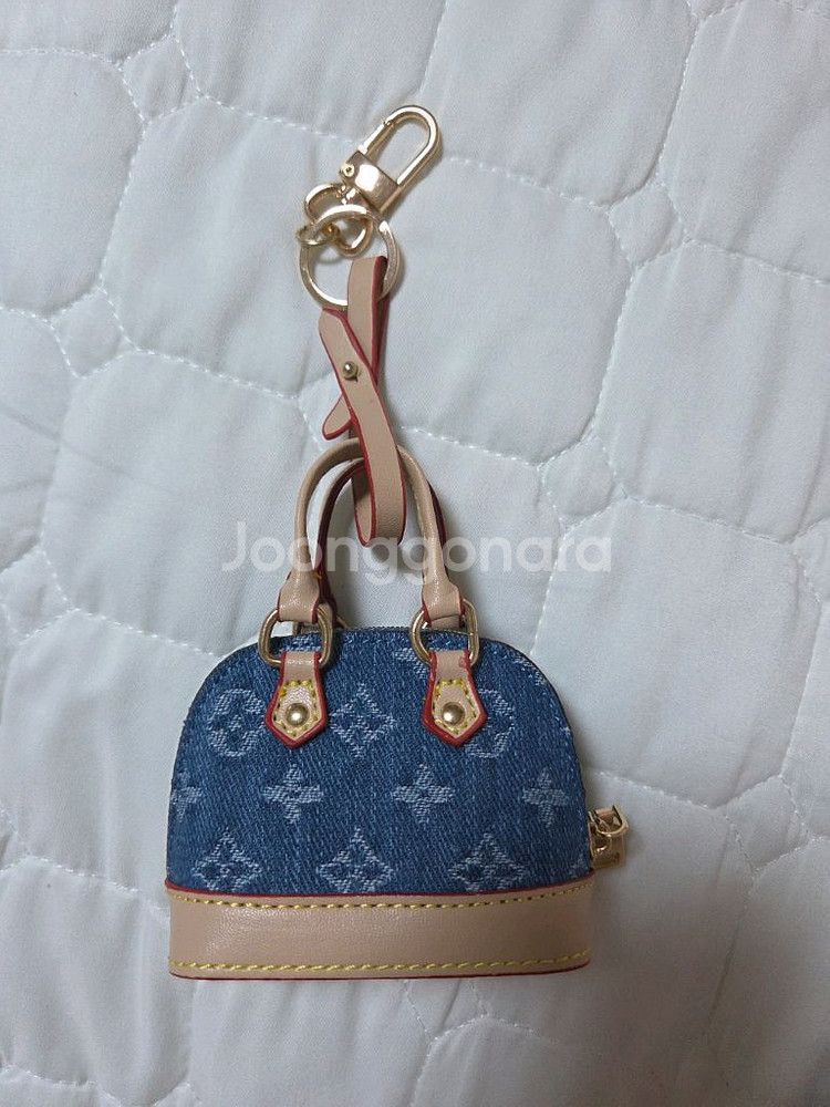 루이비통 데님 알마 BB 백참 키링--0