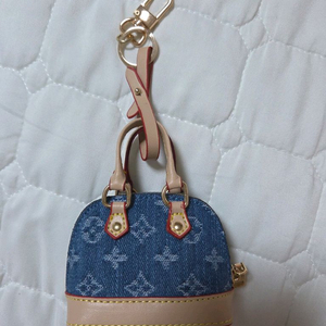 루이비통 데님 알마 BB 백참 키링