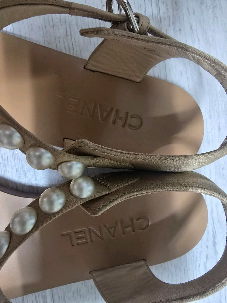 (정품) 샤넬 진주 가죽 샌들 36.5(명품 여자 신발 슬리퍼 뮬)--1