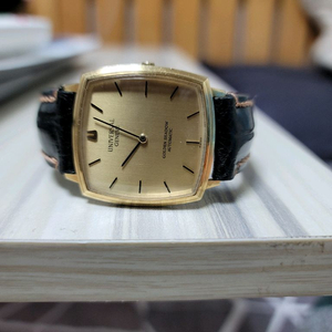 유니버셜 18K 금통시계 오토