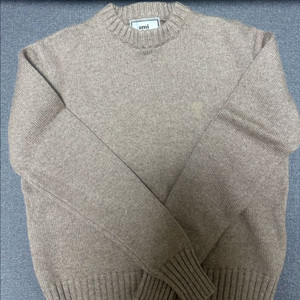 아미 여성 니트(상태 거의 새것)(가격제안o)