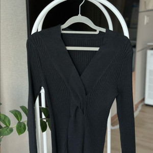 새상품) 블랙 브이넥니트