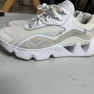 나이키 RYZ 365 흰색 운동화 255mm