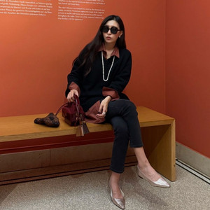 [코스모폴리탄 예지스] 브이넥 니트(블랙 새상품)