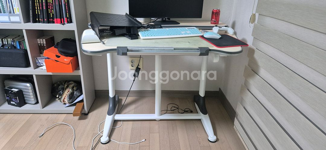 니스툴그로우 책상 및 책장--1