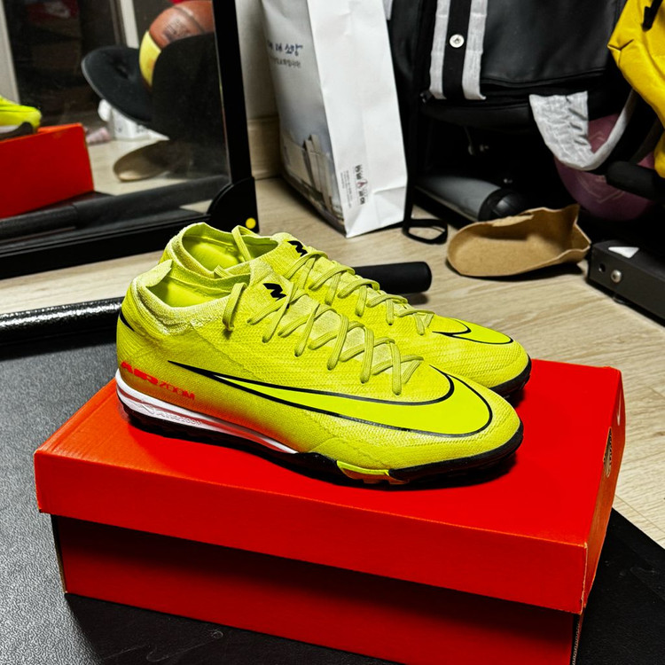 나이키 머큐리얼 베이퍼 16프로 tf 풋살화 255 이미지