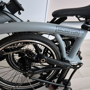 브롬톤 25년식 P라인 루나아이스 S바 4단 새상품 판매