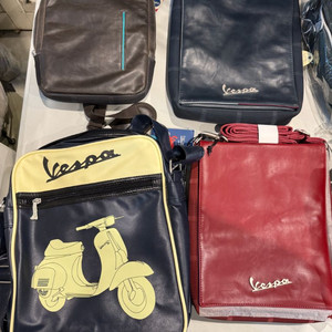 베스파 가죽 크로스백 판매 (새상품)