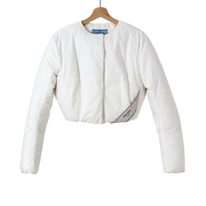 38 프라다 여성 삼각로고 크롭 다운 패딩 자켓 화이트