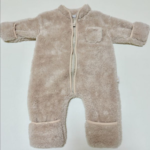 히얼아이엠 킨더후리스 라떼베이지 베이비 바디수트 우주복