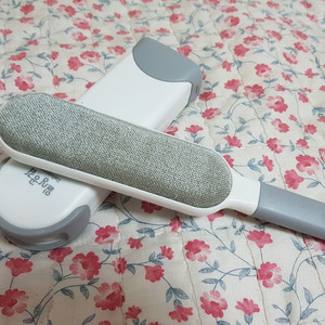 일상공감 먼지쓱싹 개털 머리카락 제거 이미지