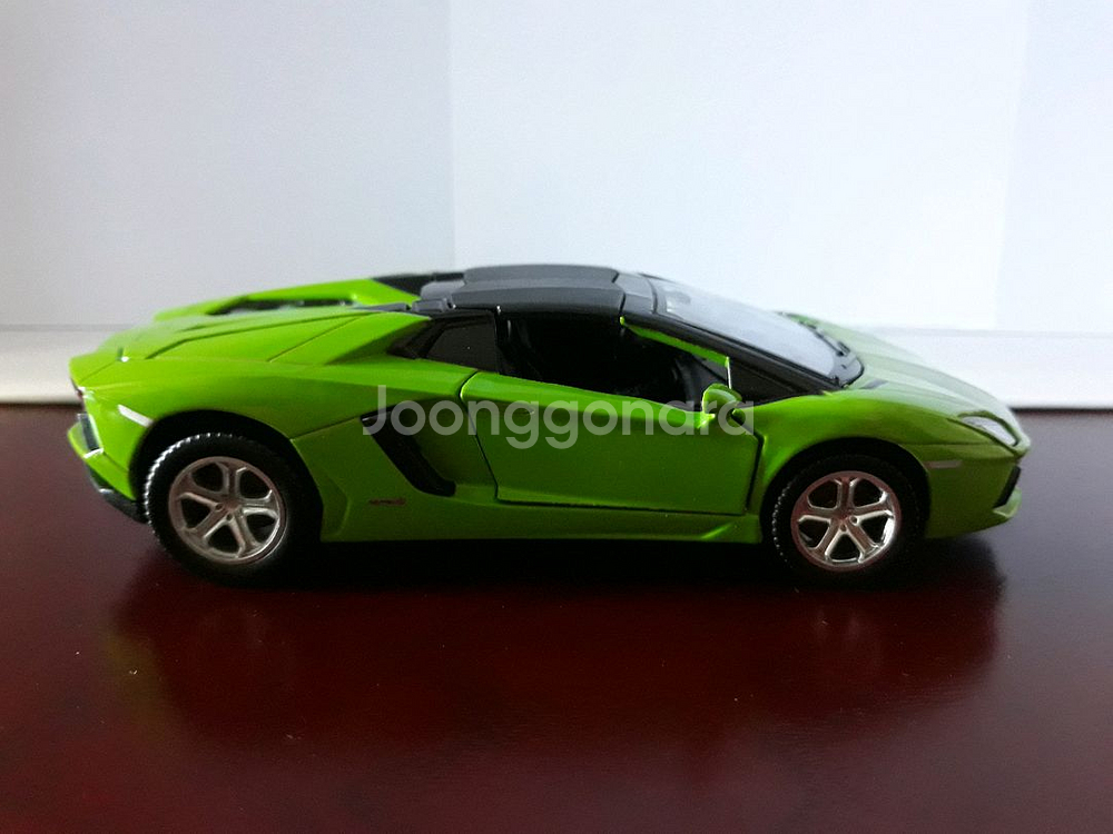 1/32 아벤타도르 로드스터 다이캐스트--3