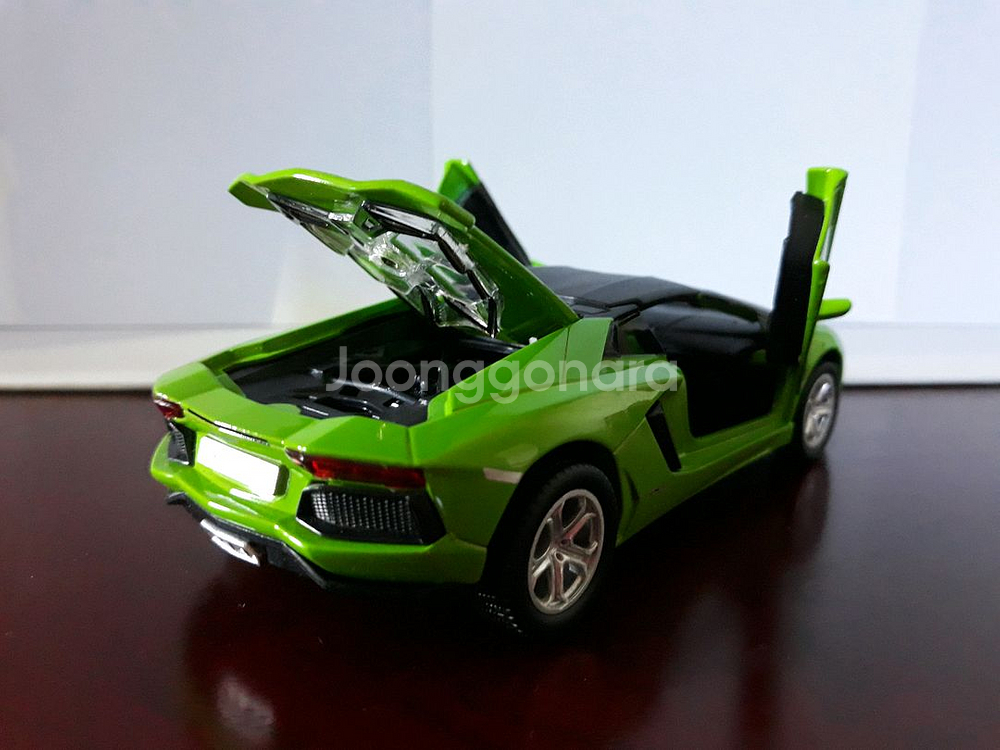 1/32 아벤타도르 로드스터 다이캐스트--6