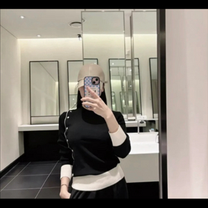 사이드 버튼 블랙 배색 니트