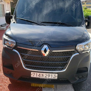 르노마스터 15인승기반 신조 4인승 캠핑카 판매 이미지