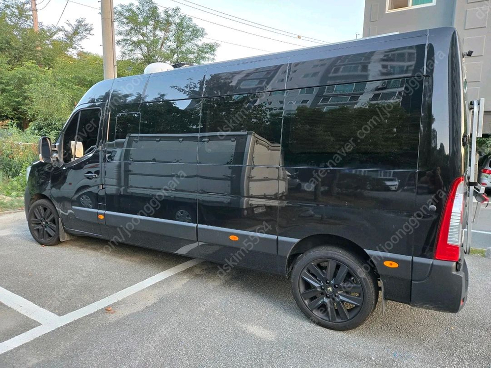 르노마스터 15인승기반 신조 4인승 캠핑카 판매 이미지