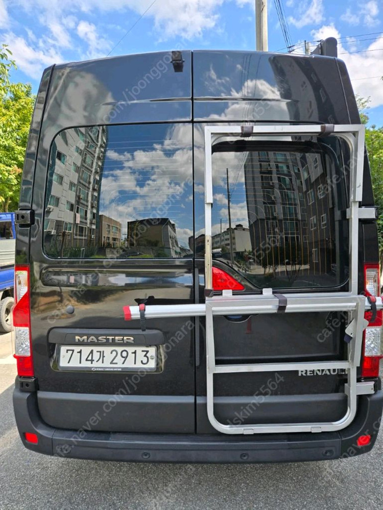 르노마스터 15인승기반 신조 4인승 캠핑카 판매 이미지