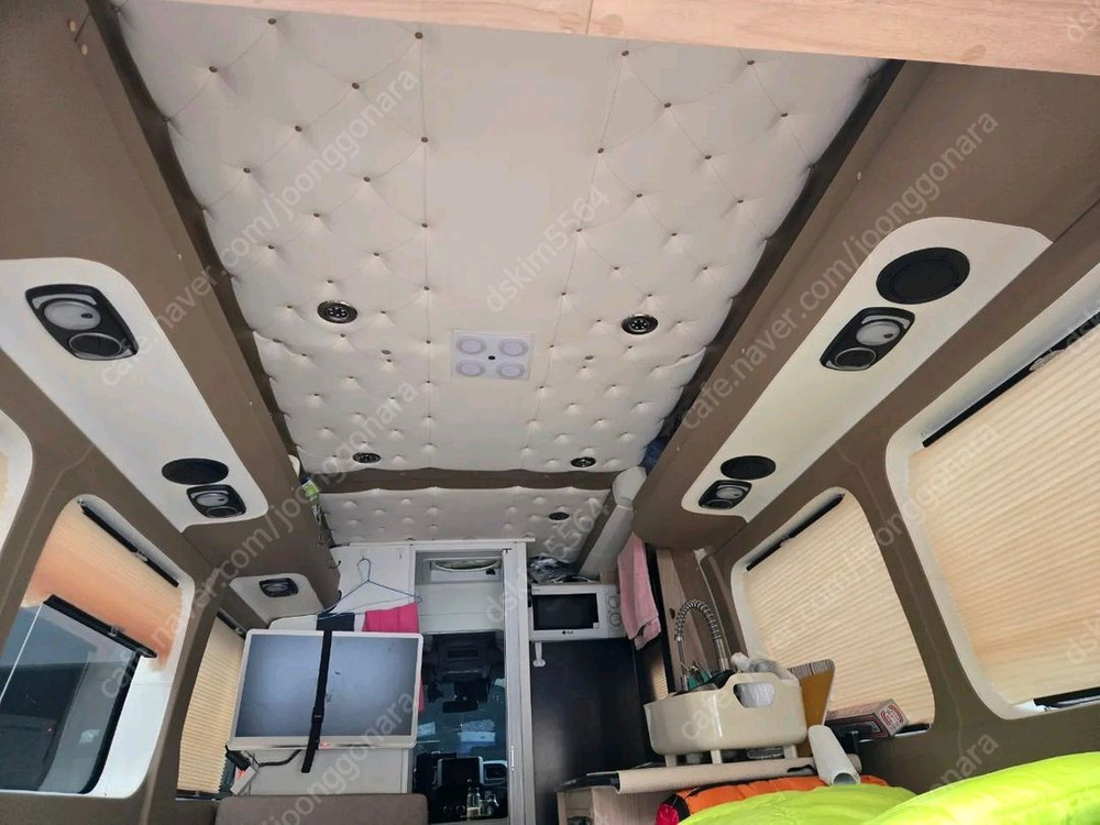 르노마스터 15인승기반 신조 4인승 캠핑카 판매 이미지