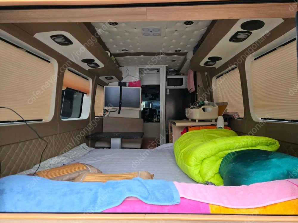 르노마스터 15인승기반 신조 4인승 캠핑카 판매 이미지