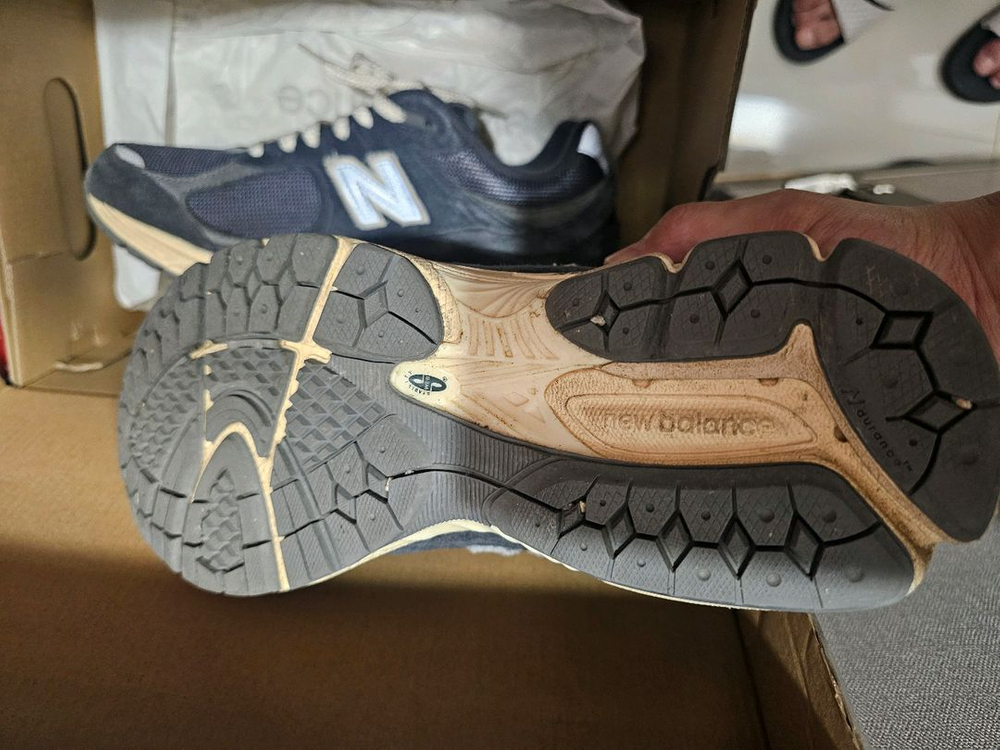 뉴발란스 M2002RHO 차콜색 260사이즈 팝니다--2