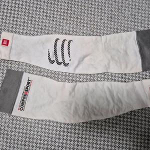 Compressport 컴프레스포트 암 슬리브 팝니다.