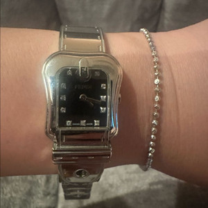 펜디 여성 다이아 메탈팔찌시계