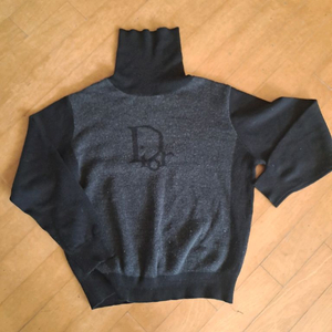 디올울터틀넥니트