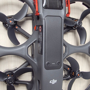 DJI 아바타2 FPV드론 콤보(배터리3) + 조종기3 + 케어팩 판매합니다.