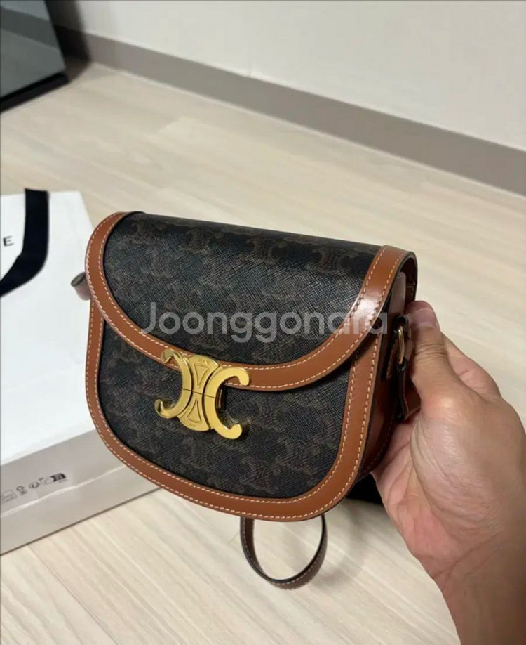 셀린느 트리옹프 틴 베사체 준신품급--1