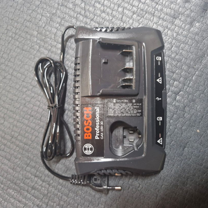 보쉬듀얼충전기 보쉬충전기GAX18V30 USB포트 이미지