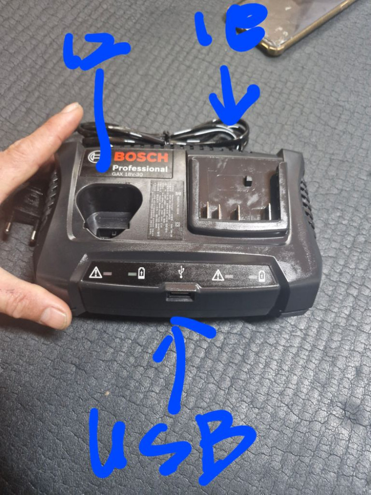 보쉬듀얼충전기 보쉬충전기GAX18V30 USB포트 이미지