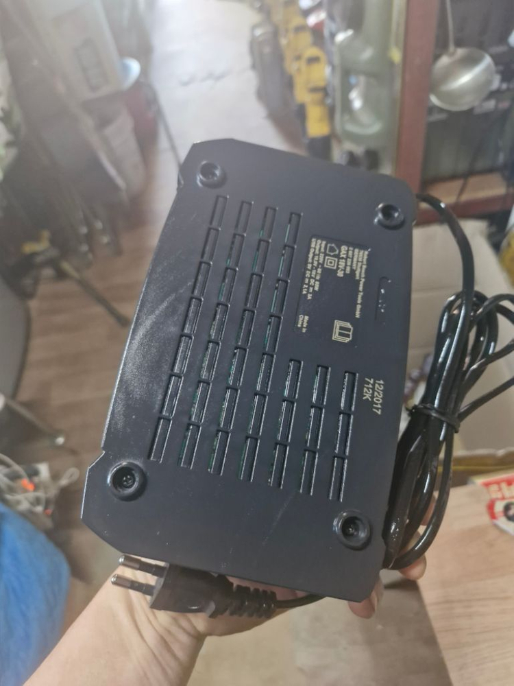 보쉬듀얼충전기 보쉬충전기GAX18V30 USB포트 이미지