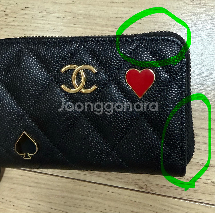 샤넬 시즌 한정 하트 지퍼 카드지갑 팝니다--1