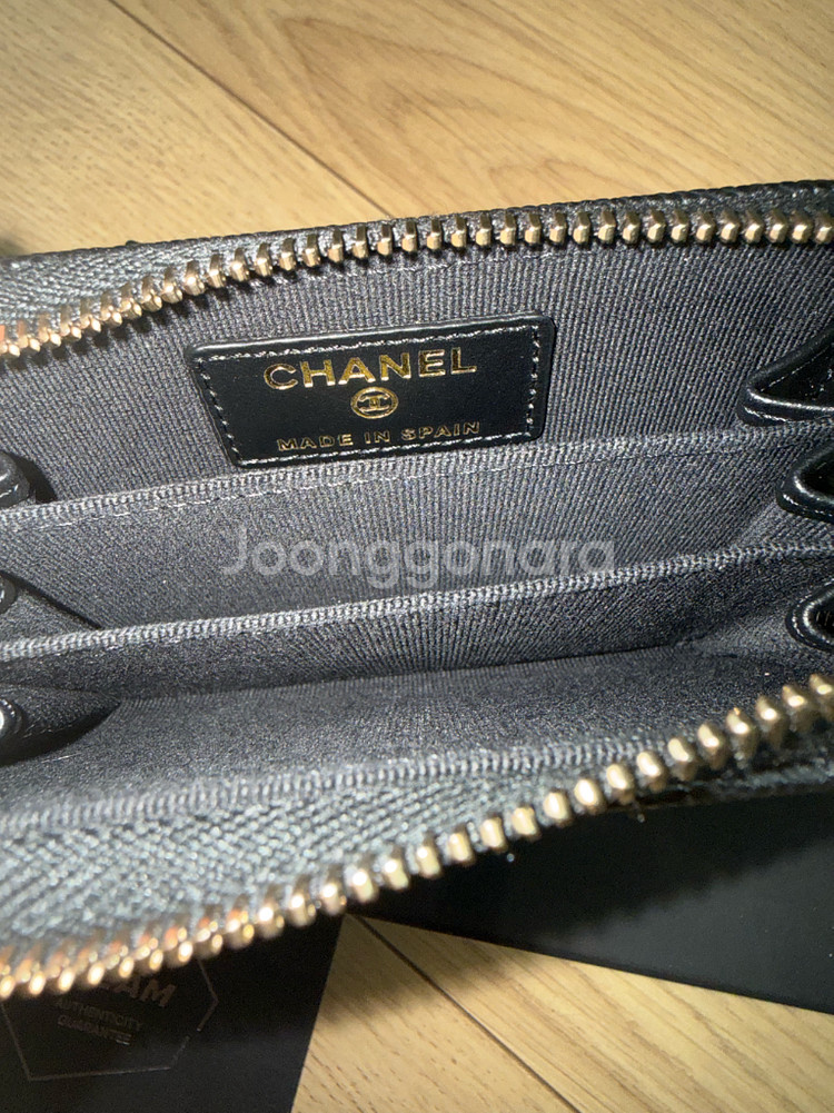 샤넬 시즌 한정 하트 지퍼 카드지갑 팝니다--5