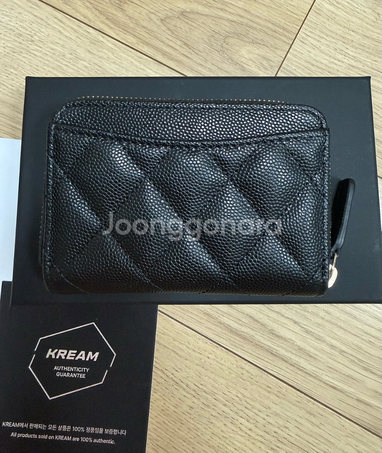 샤넬 시즌 한정 하트 지퍼 카드지갑 팝니다--6