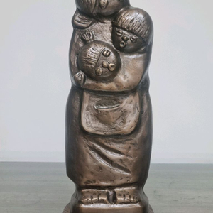 가족 브론즈. 한점 판매합니다 재질은. 동