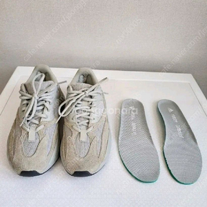 아디다스 이지부스트700 솔트