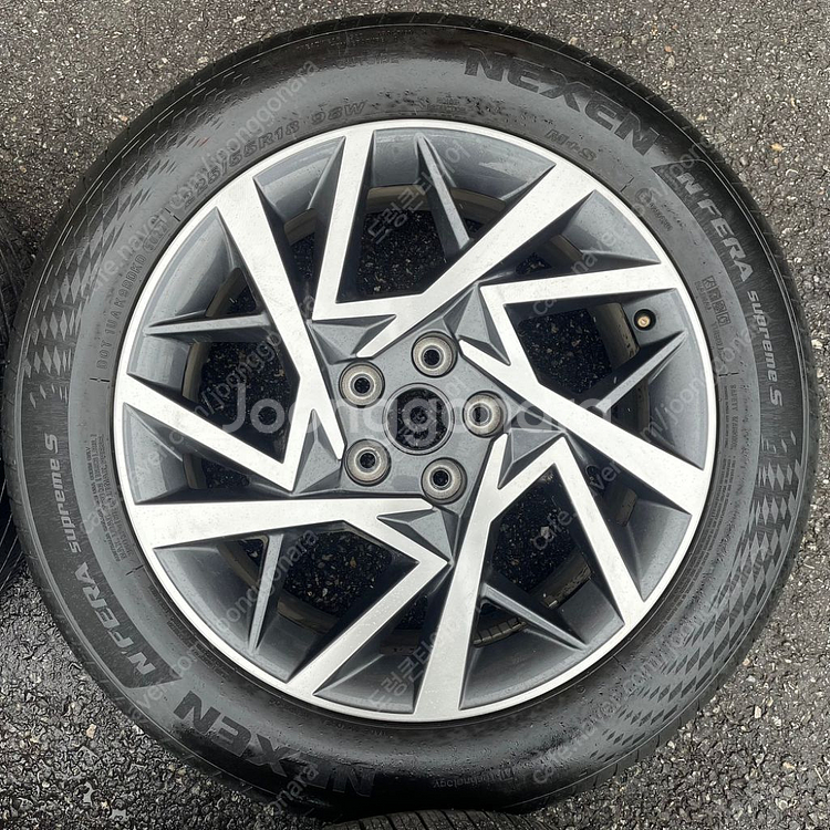 그랜저 GN7 18인치 순정 휠타이어 세트 팝니다.22--4