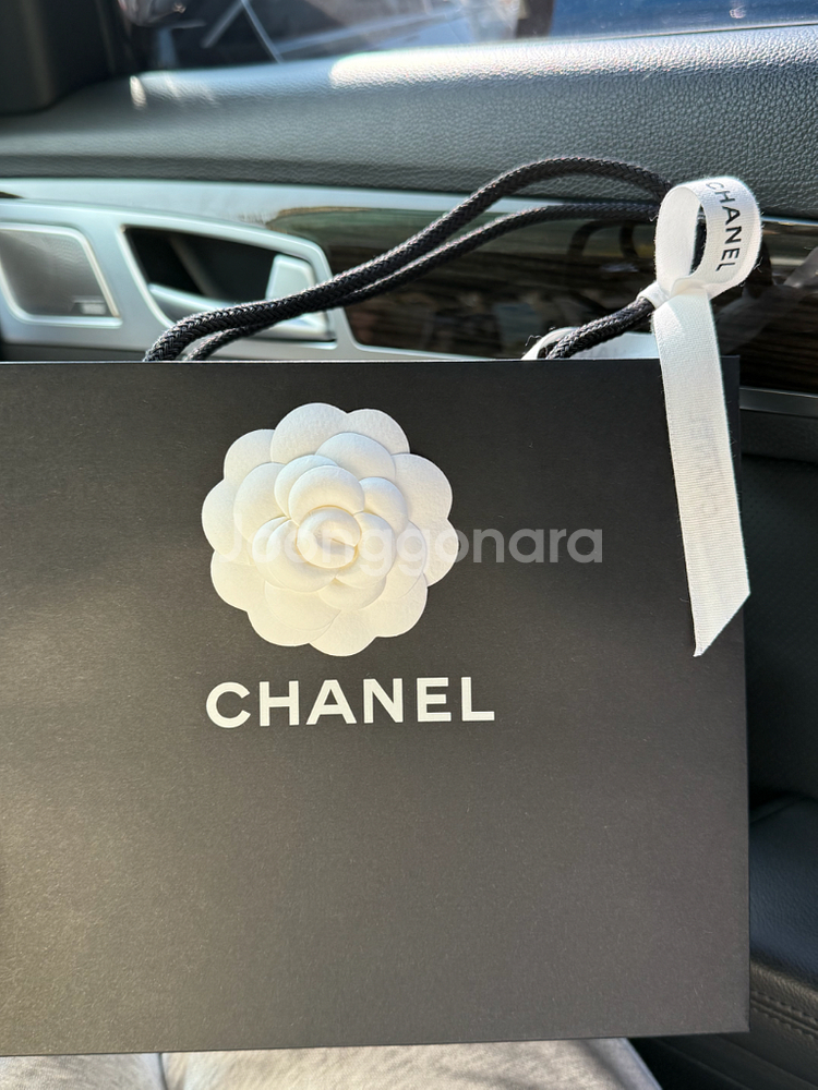 샤넬 클래식 똑딱이 카드지갑 캐비어 은장 판매합니다--2