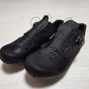 피직 템포 R4 오버커브 와이드 클릿슈즈 41 (263.5)