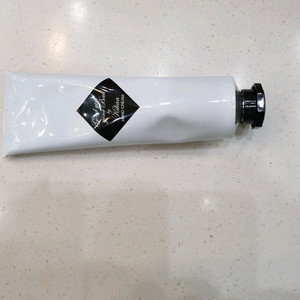 킬리안 굿걸곤배드 핸드크림 이미지