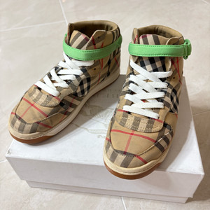 버버리 키즈 체크 하이탑 스니커즈 35사이즈