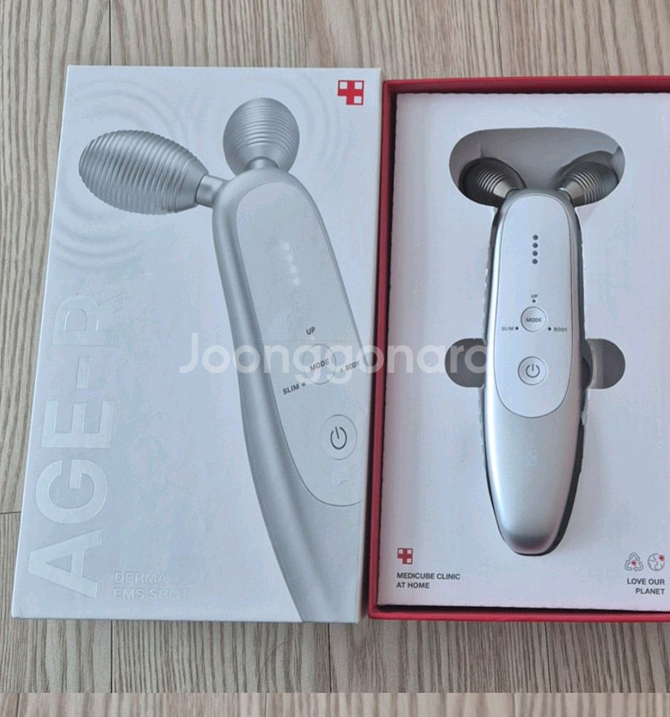 메디큐브 에이지알 더마 EMS 샷--0