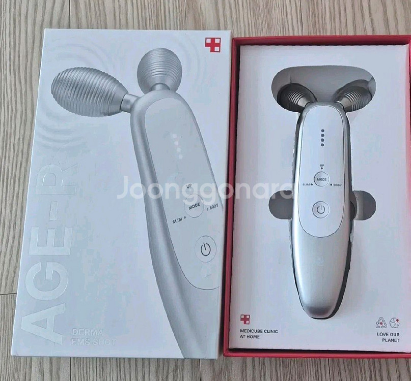메디큐브 에이지알 더마 EMS 샷--2