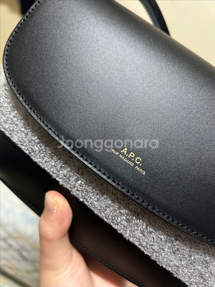 아페쎄 사라 미니 크로스백 1회 단시간착용--3