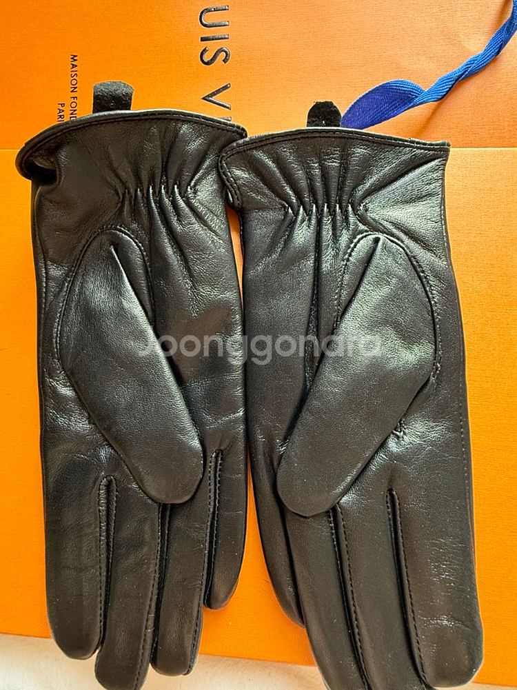 루이비통 여성 가죽 장갑--4